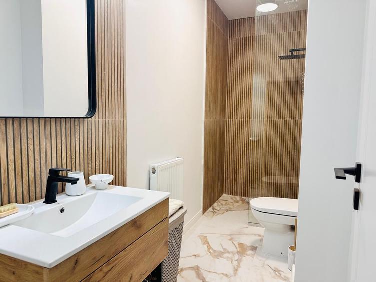 Apartament cu 3 camere semidecomandat în Străulești