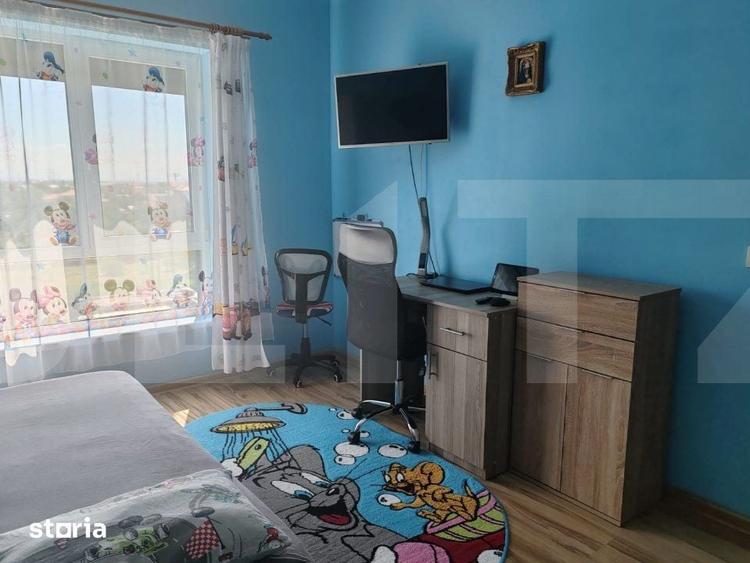 Apartament cu 3 camere în Plopi