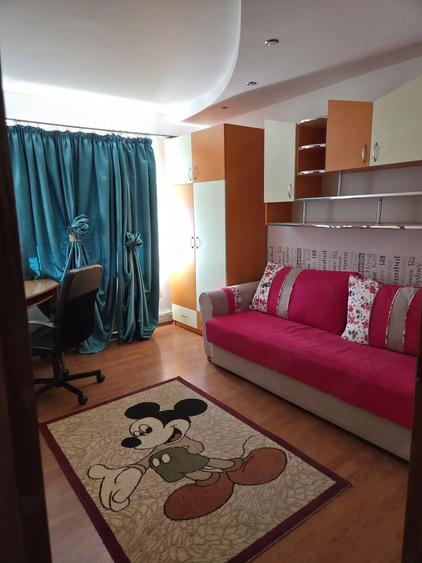Apartament cu 3 camere decomandat în Steaua