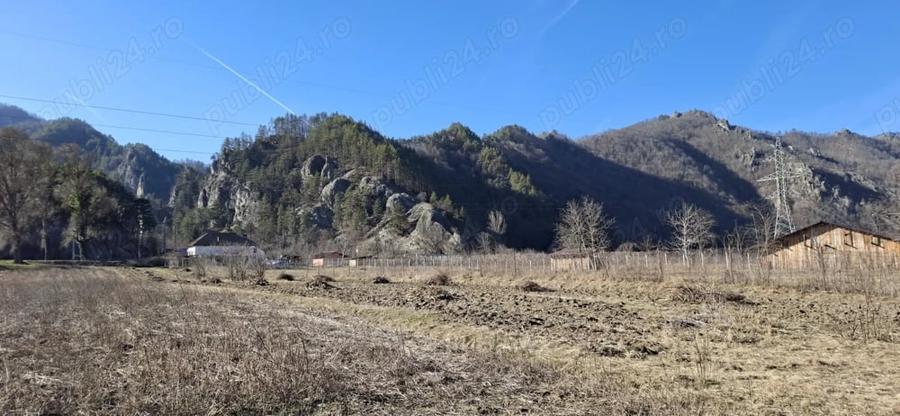 Teren de 2800 mp, în Călinești