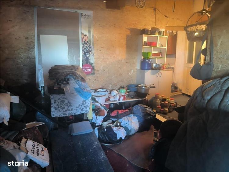 Casă cu 3 camere în Novaci