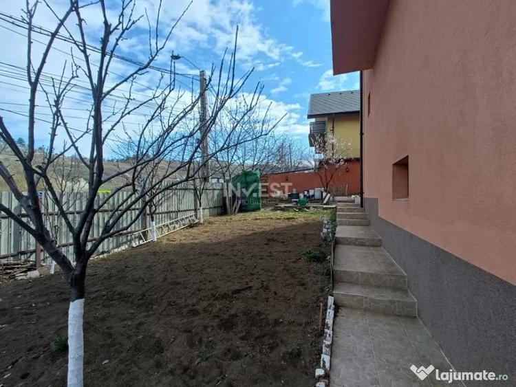Casă cu 5 camere cu Teren 500 Mp în Tomești