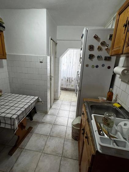 Apartament cu 3 camere decomandat în Crihala