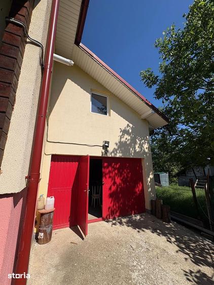 Casă cu 6 camere cu Teren 600 Mp în Tomești