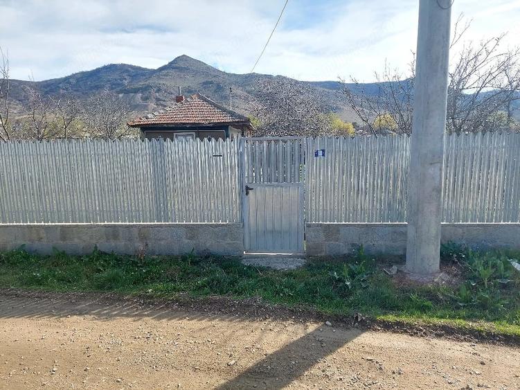 Teren de 2402 mp, în Greci