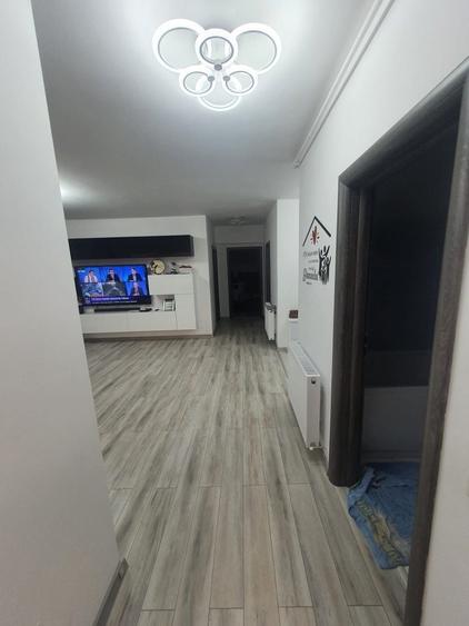 Apartament cu 4 camere decomandat în Central