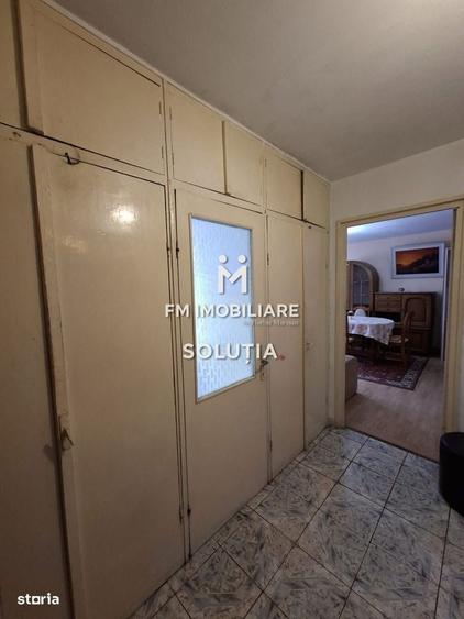 Apartament cu 4 camere decomandat în Central