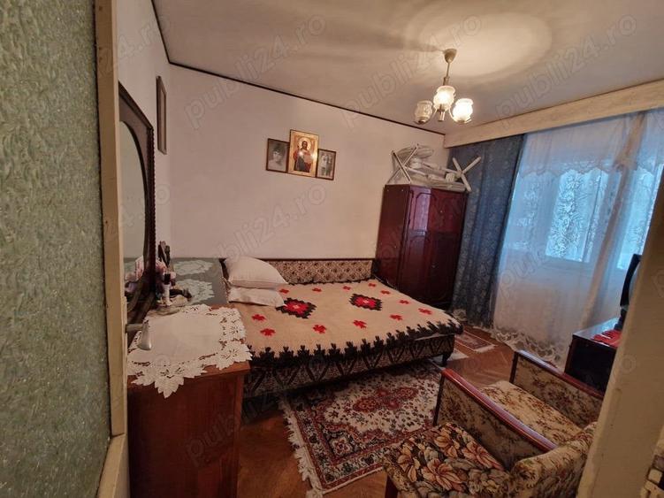 Apartament cu 3 camere decomandat în Drăgășani