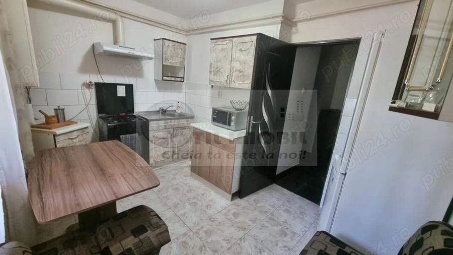 Apartament cu 3 camere decomandat în Nicolina