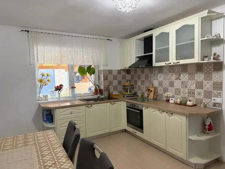 Casă cu 3 camere cu Teren 4000 Mp în Iecea Mare