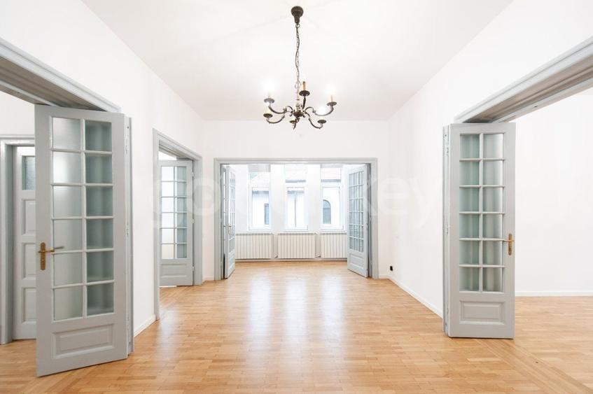 Apartament cu 3 camere decomandat în Kiseleff