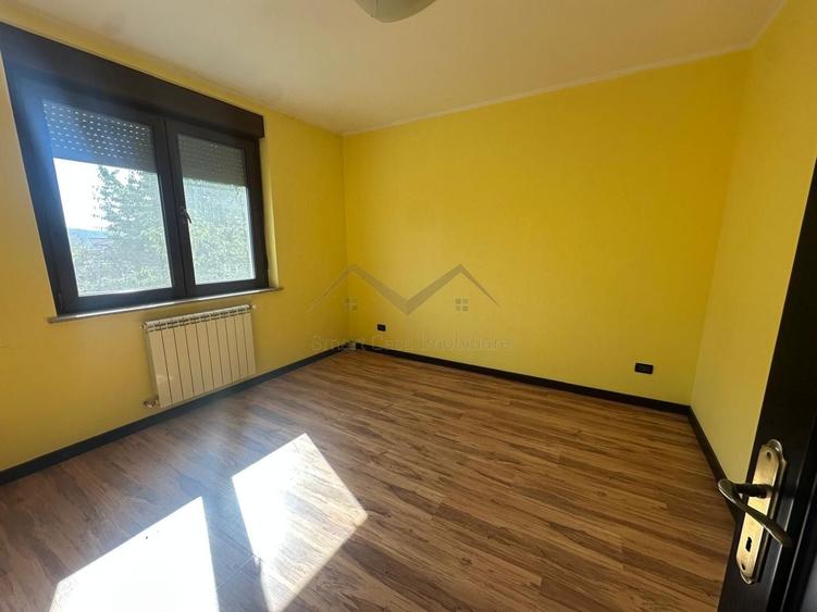 Apartament cu 4 camere decomandat în Cug