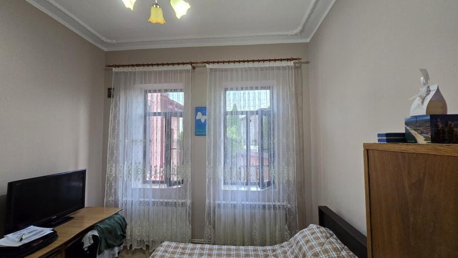 Casă individuală cu 3 camere cu Canalizare în Central