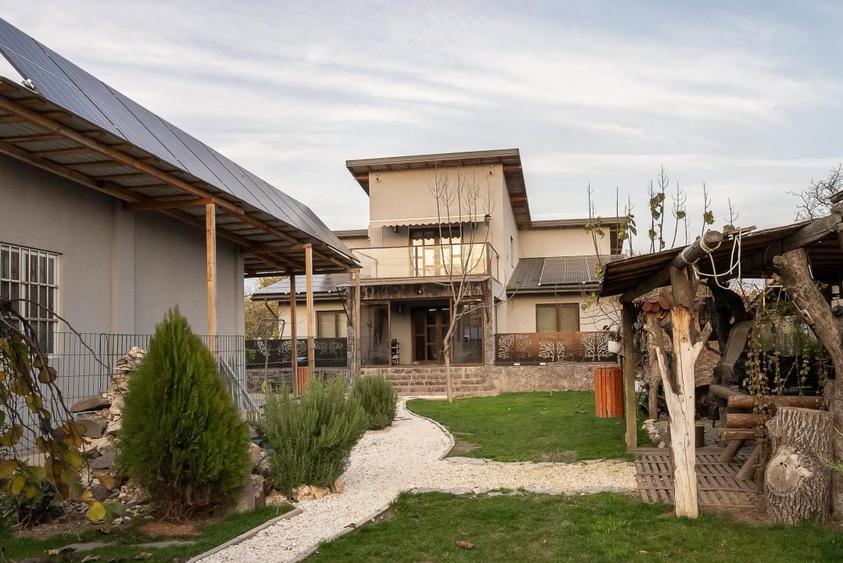 Casă individuală cu 6 camere cu Canalizare în Puchenii Mari