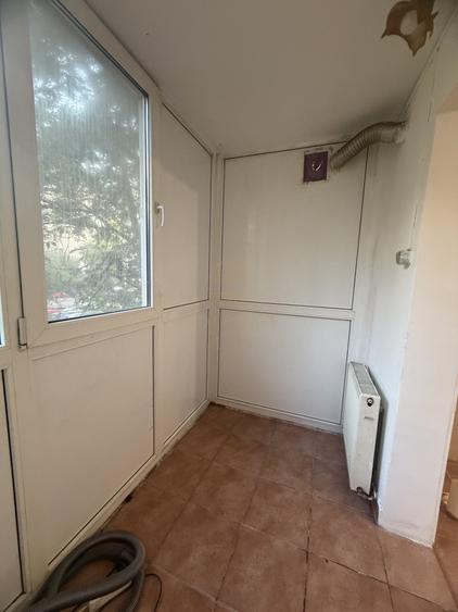 Apartament cu 3 camere semidecomandat în Titan