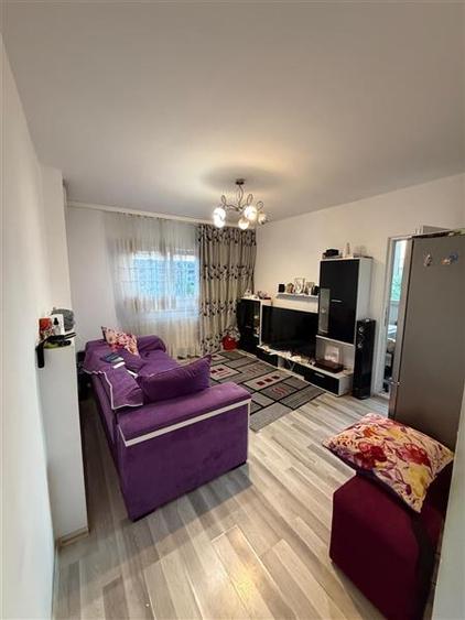 Vanzare apartament 2 camere Aparatori Patriei - 1