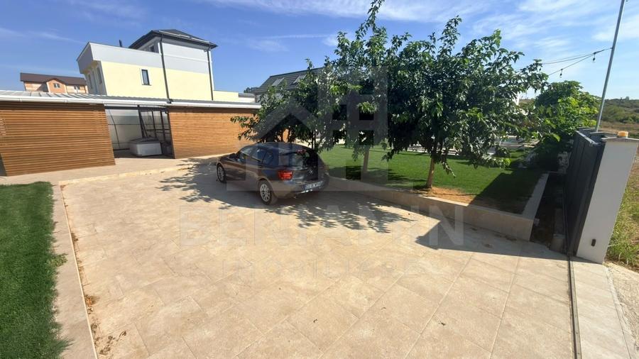 Casă individuală cu 6 camere cu Piscina în Cârcea