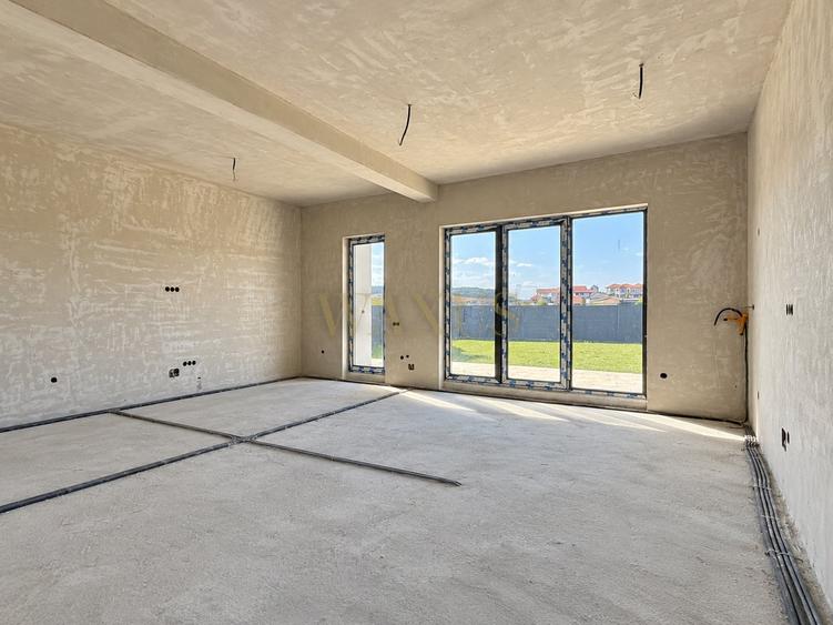 Duplex cu 6 camere cu Canalizare în Chinteni