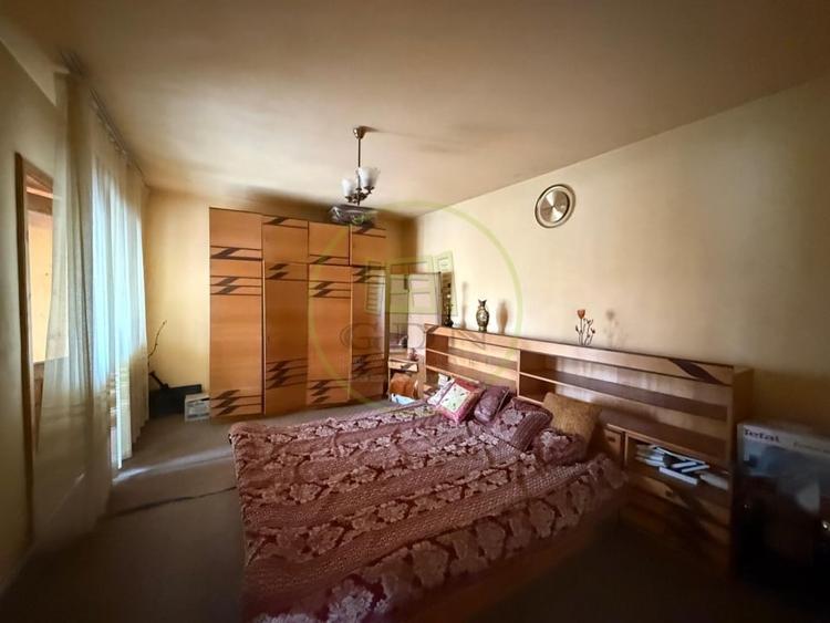Casă individuală cu 5 camere cu Canalizare în Rovine