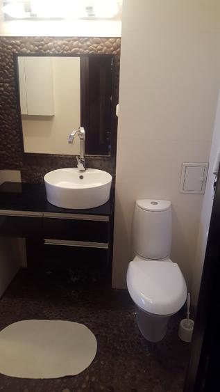 Apartament cu 2 camere semidecomandat, mobilat în Pajura