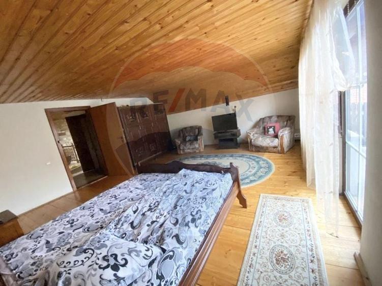 Casă individuală cu 7 camere cu Teren 167 Mp în Sibiel