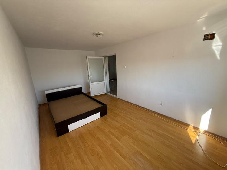 Apartament cu 3 camere decomandat în C5