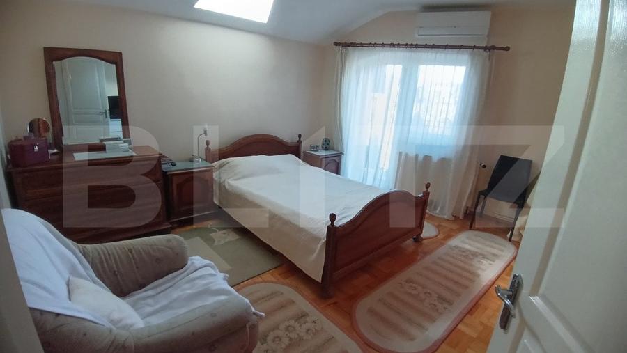 Casă individuală cu 7 camere cu Canalizare în Cetate