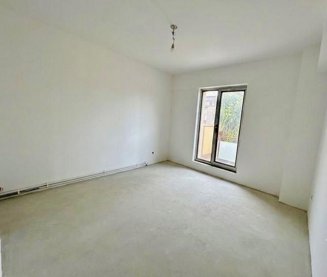 Apartament cu 3 camere decomandat în Aviației