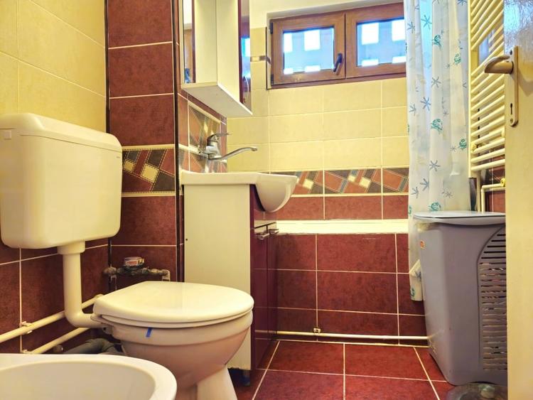 Apartament cu 4 camere decomandat, mobilat în Vest