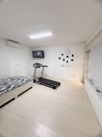 Casă individuală cu 9 camere cu Canalizare în Dâmbul Rotund