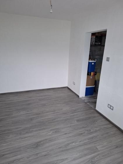 Apartament cu 3 camere semidecomandat în Orșova