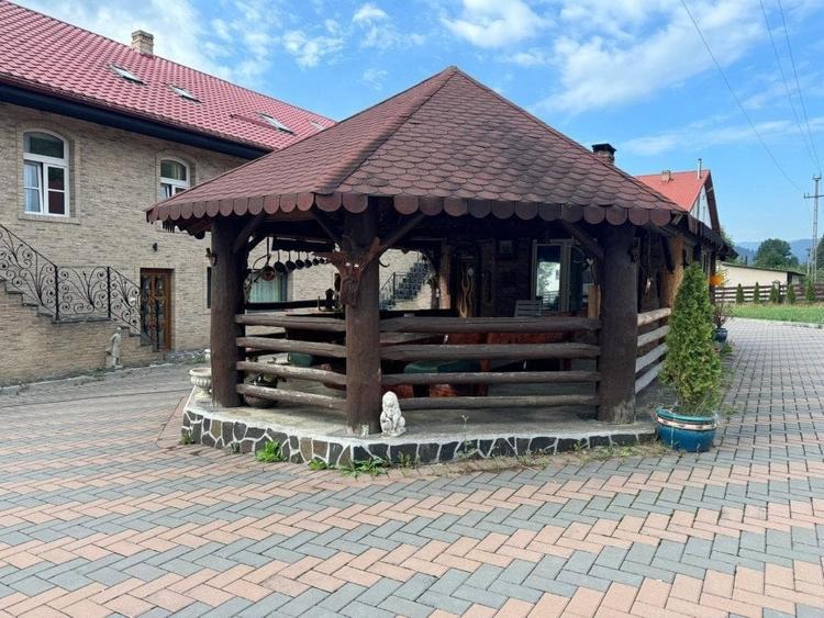 Casă cu 13 camere cu Teren 2500 Mp în Sucevița