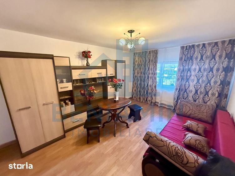 Apartament cu 3 camere decomandat în Craiovița Nouă