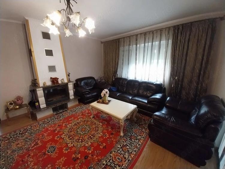 Casă cu Teren 4200 Mp în Livezi