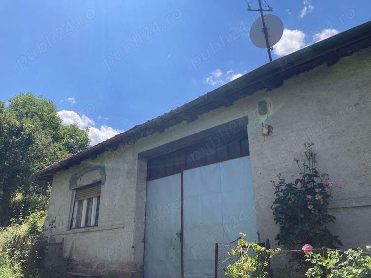 Casă cu 4 camere în Dumbrăvița