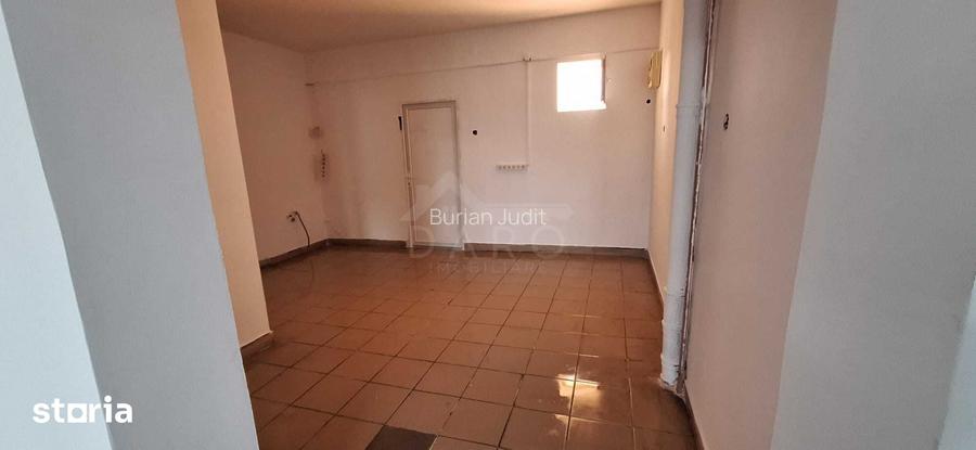 Inchiriez spa?iu comercial in centrul din Criste?ti 75 mp