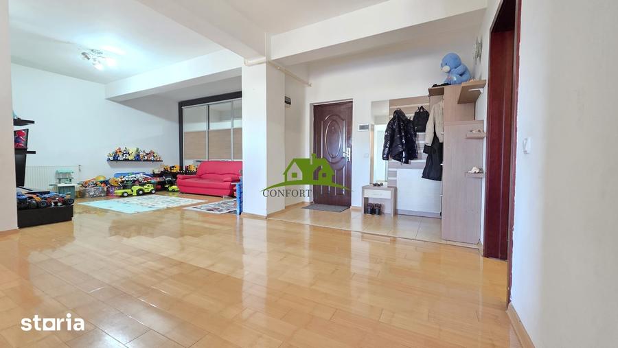 Apartament cu 3 camere decomandat în Republicii