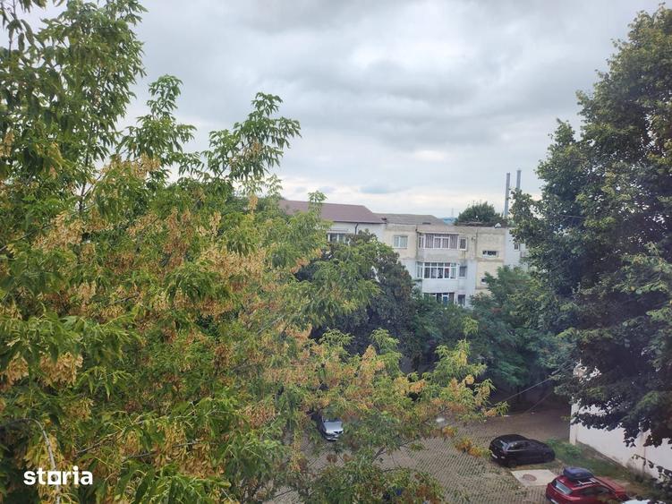 Apartament cu 3 camere semidecomandat în Republicii