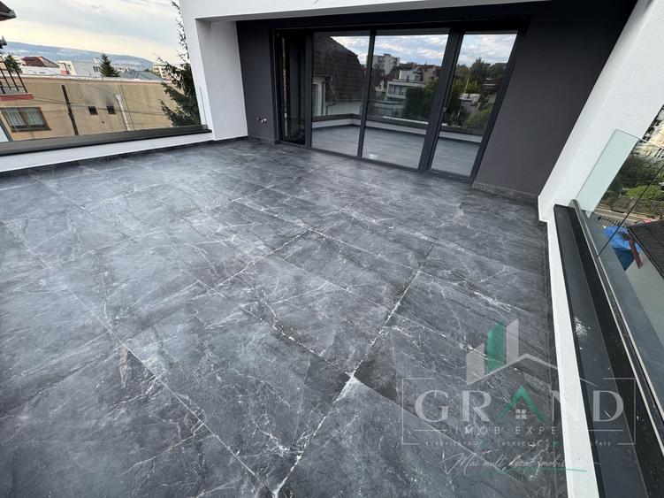 Apartament cu 3 camere semidecomandat în Andrei Mureșanu
