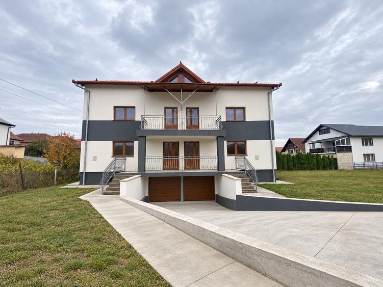 Duplex cu 5 camere cu Canalizare în Copăceni