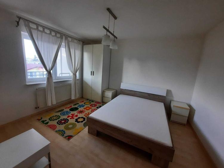 Apartament cu 2 camere semidecomandat în Craiovei