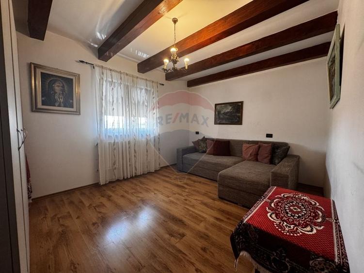 Casă individuală cu 5 camere cu Teren 1600 Mp în Sascut