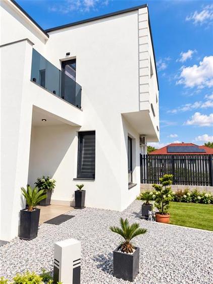 Duplex cu 4 camere cu Teren 500 Mp în Livezeni