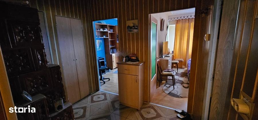 Apartament cu 3 camere decomandat în Sud
