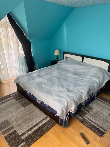 Casă individuală cu 7 camere cu Canalizare în Est
