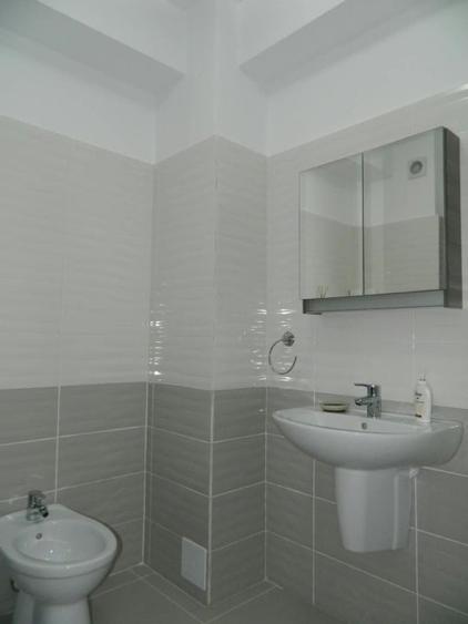 Apartament cu 3 camere decomandat, mobilat în Găvana Platou