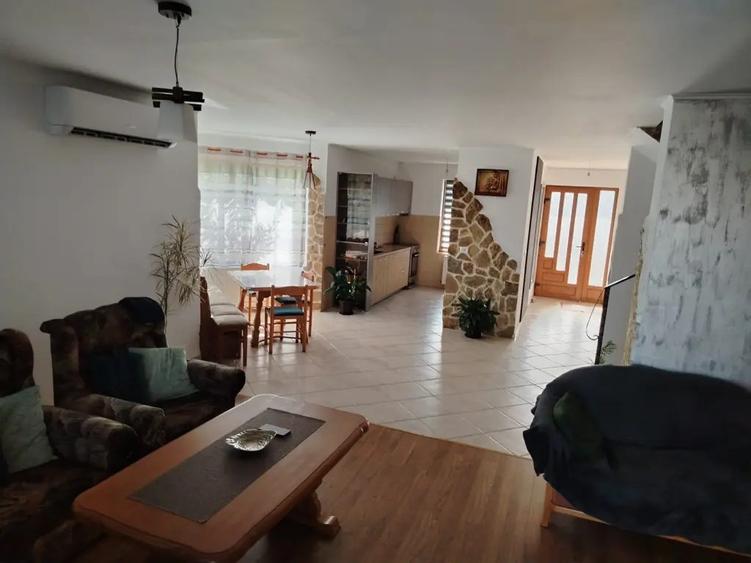 Casă cu 4 camere în Păulești