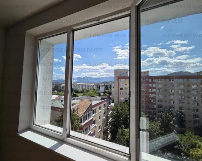 Apartament cu 2 camere semidecomandat în Centrul Civic