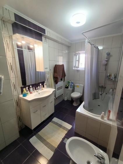Duplex cu 4 camere cu Canalizare în Florești