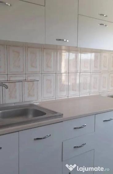 Apartament cu 2 camere decomandat în Micro 20